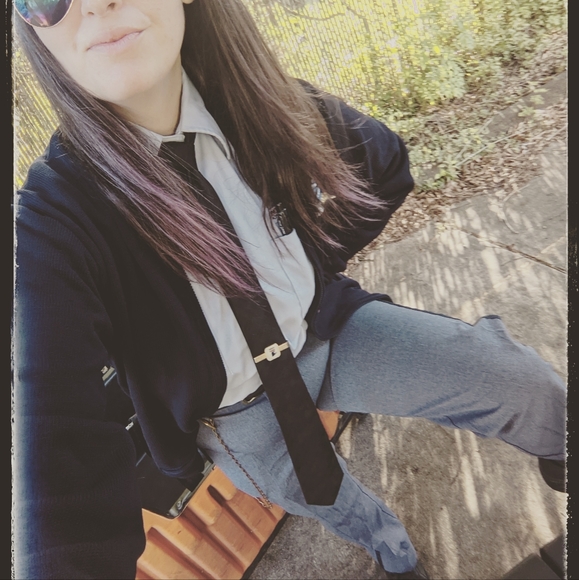 I'm Ashley, your seller! - Picture 4 of 11
